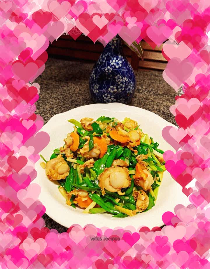 Stir-fried scallops with leeks