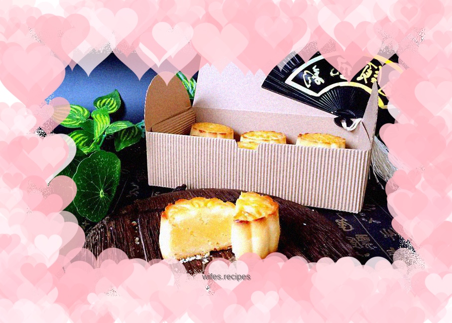 Hong Kong style custard mooncake