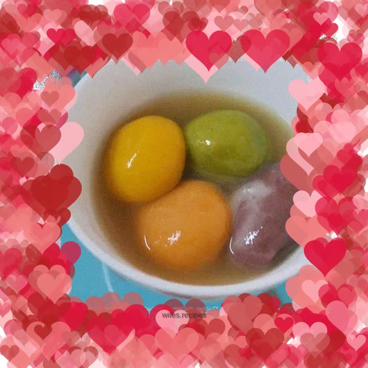 Colored glutinous rice balls