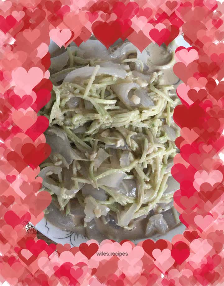 Cucumber mixed with mung bean cold skin