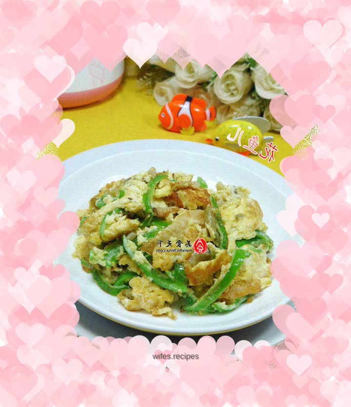 Fried duck eggs with shredded pepper and pickled mustard