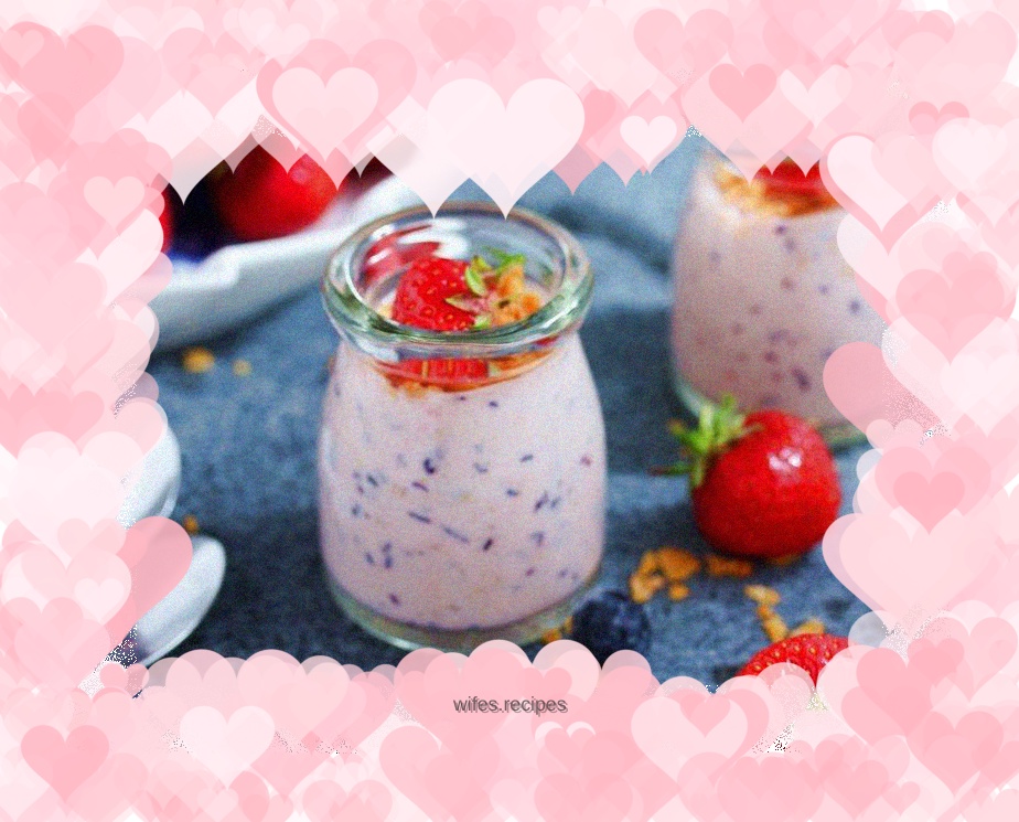 Summer Berry Yogurt Smoothie