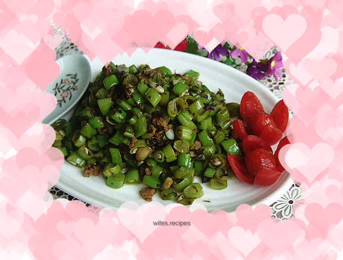 Green beans with minced pork and vegetables