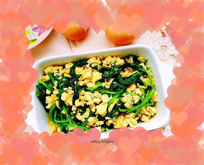 Scrambled eggs with spinach