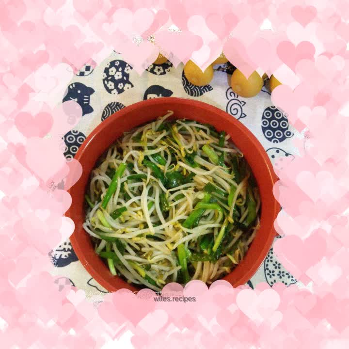 Stir-fried bean sprouts and leeks