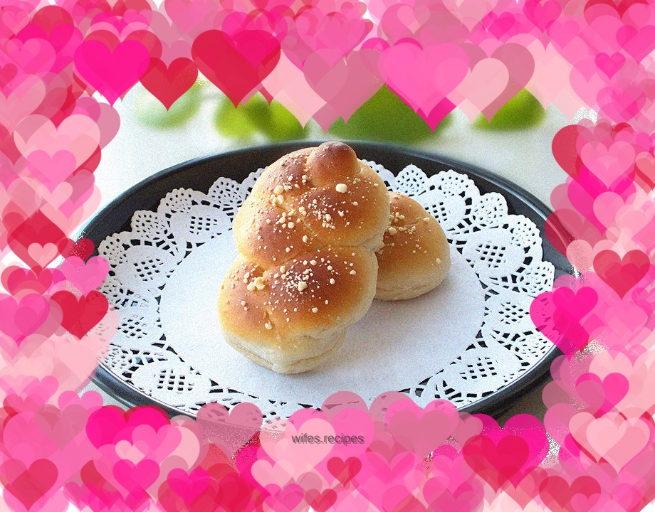 Chinese soufflé buns with braided buns