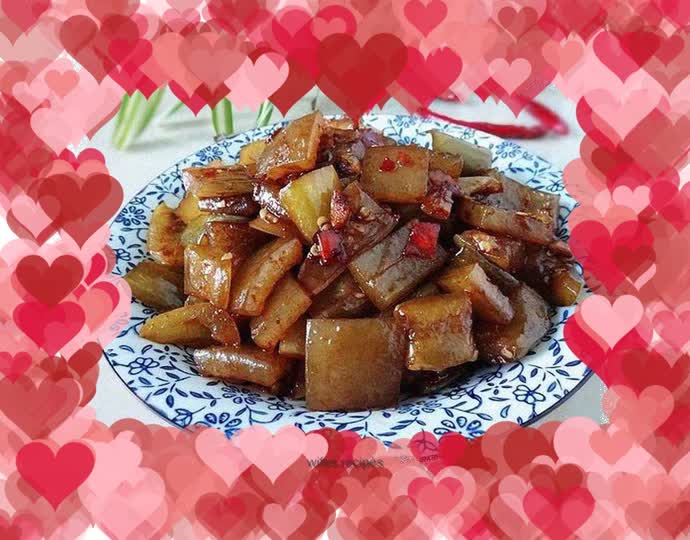 Stir-fried pork rinds with pickled cucumber