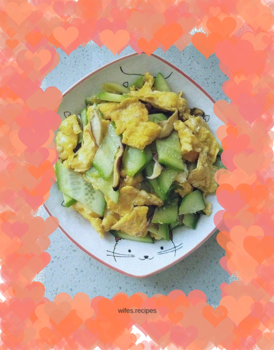 Scrambled eggs with mushrooms and cucumber