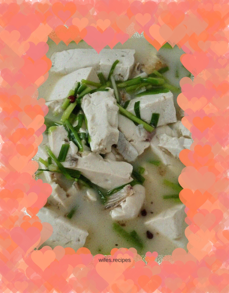 Crucian carp tofu soup