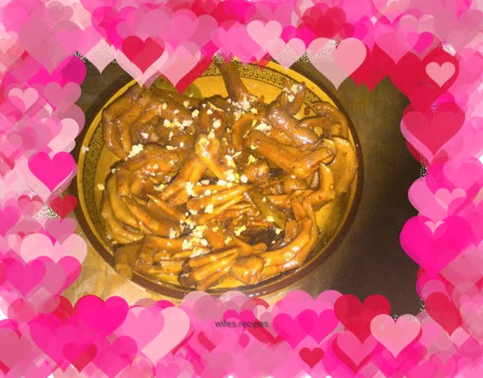 Sauce-flavored duck feet