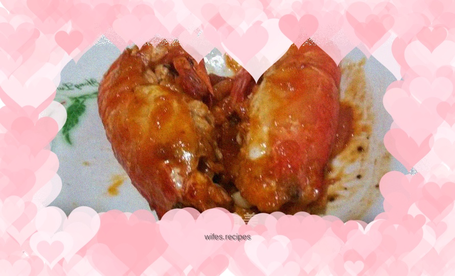 Pan-fried river prawns in tomato sauce