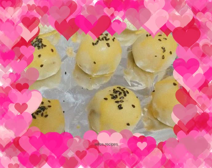 Potato version of egg yolk cake