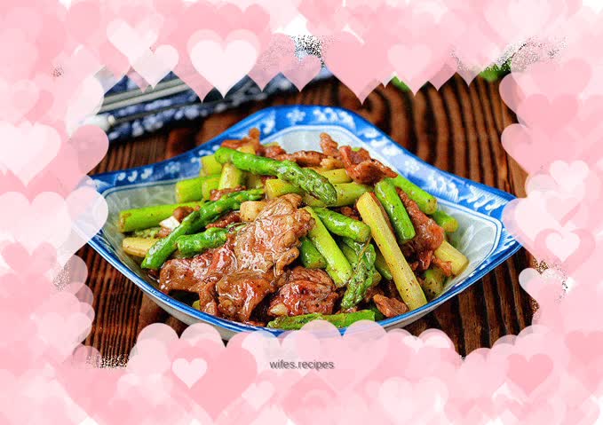 Beef with black pepper and asparagus