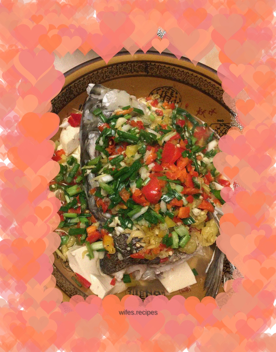 Fish head with chopped pepper and tofu