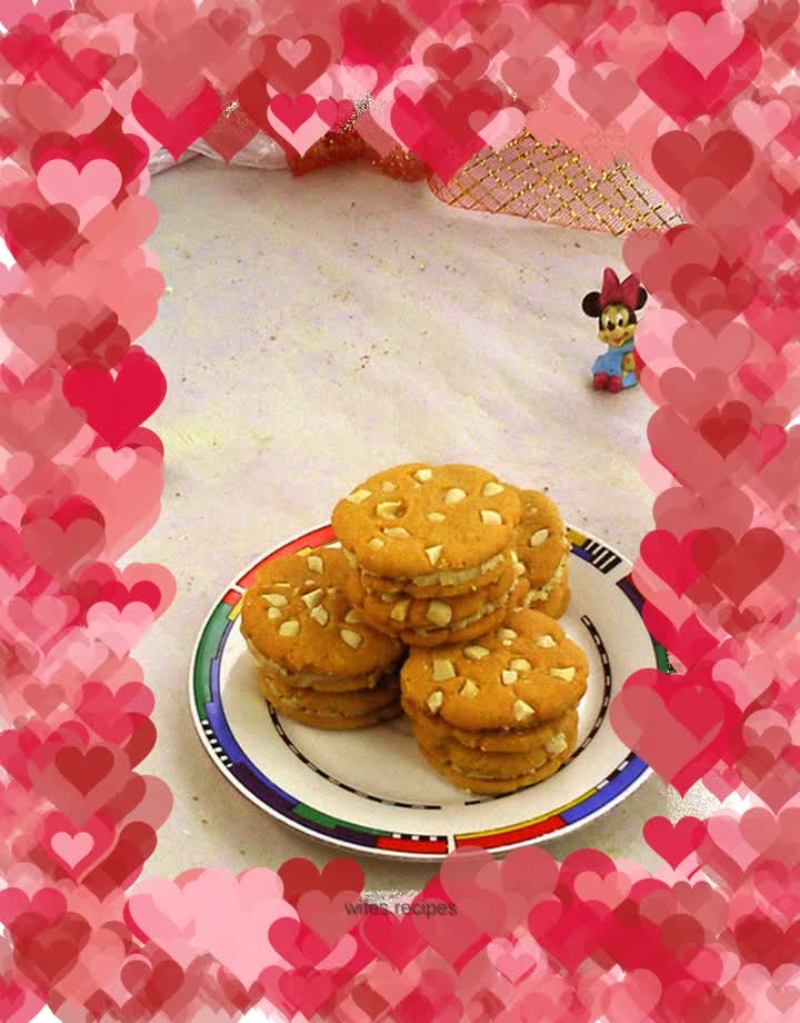 Bee sugar cream sandwich cake