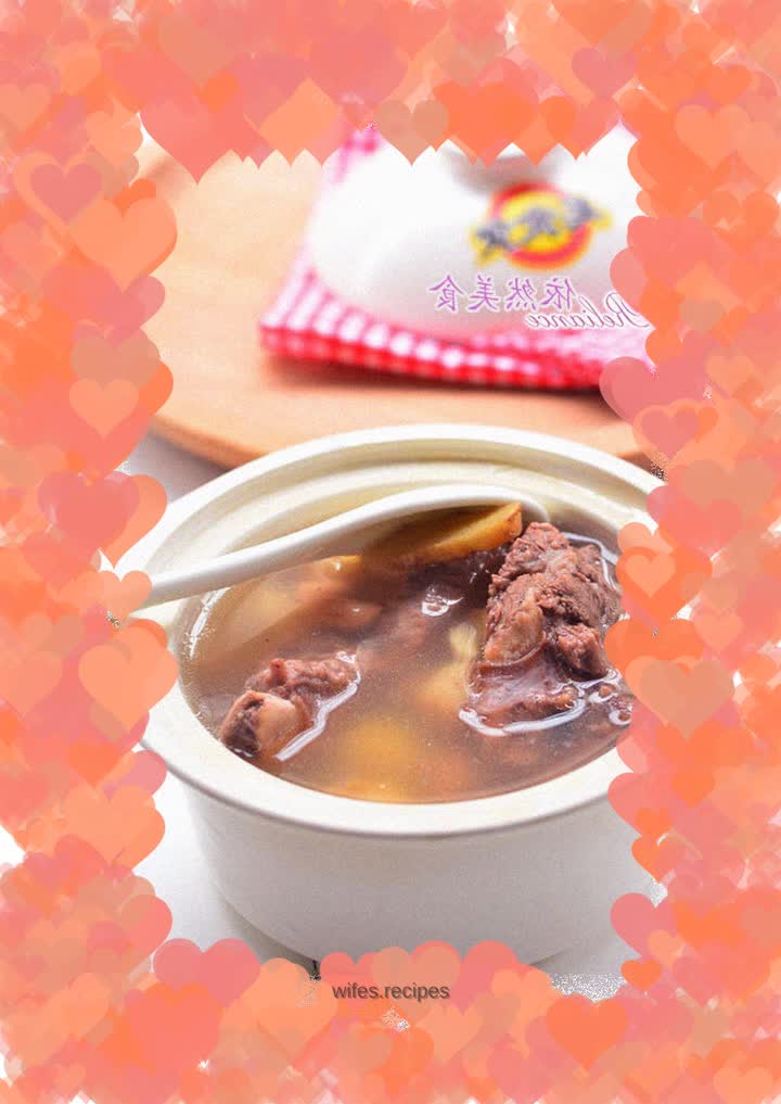 Lotus seeds and peanuts pork ribs soup