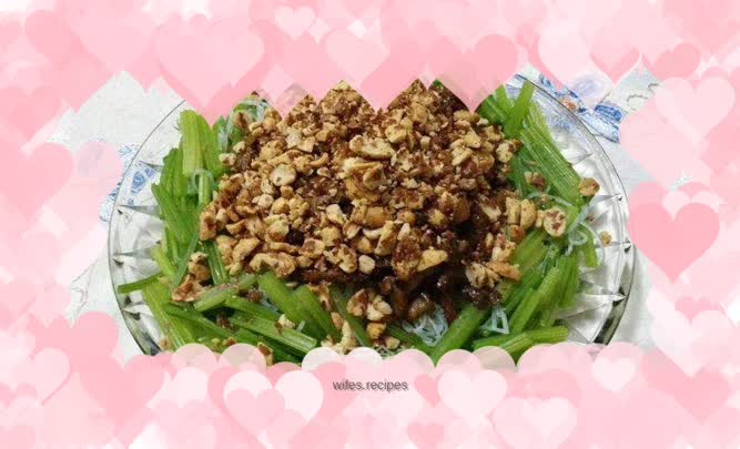 Shredded pork and celery mixed with vermicelli