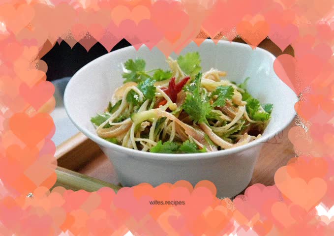 Enoki mushrooms mixed with pig ears