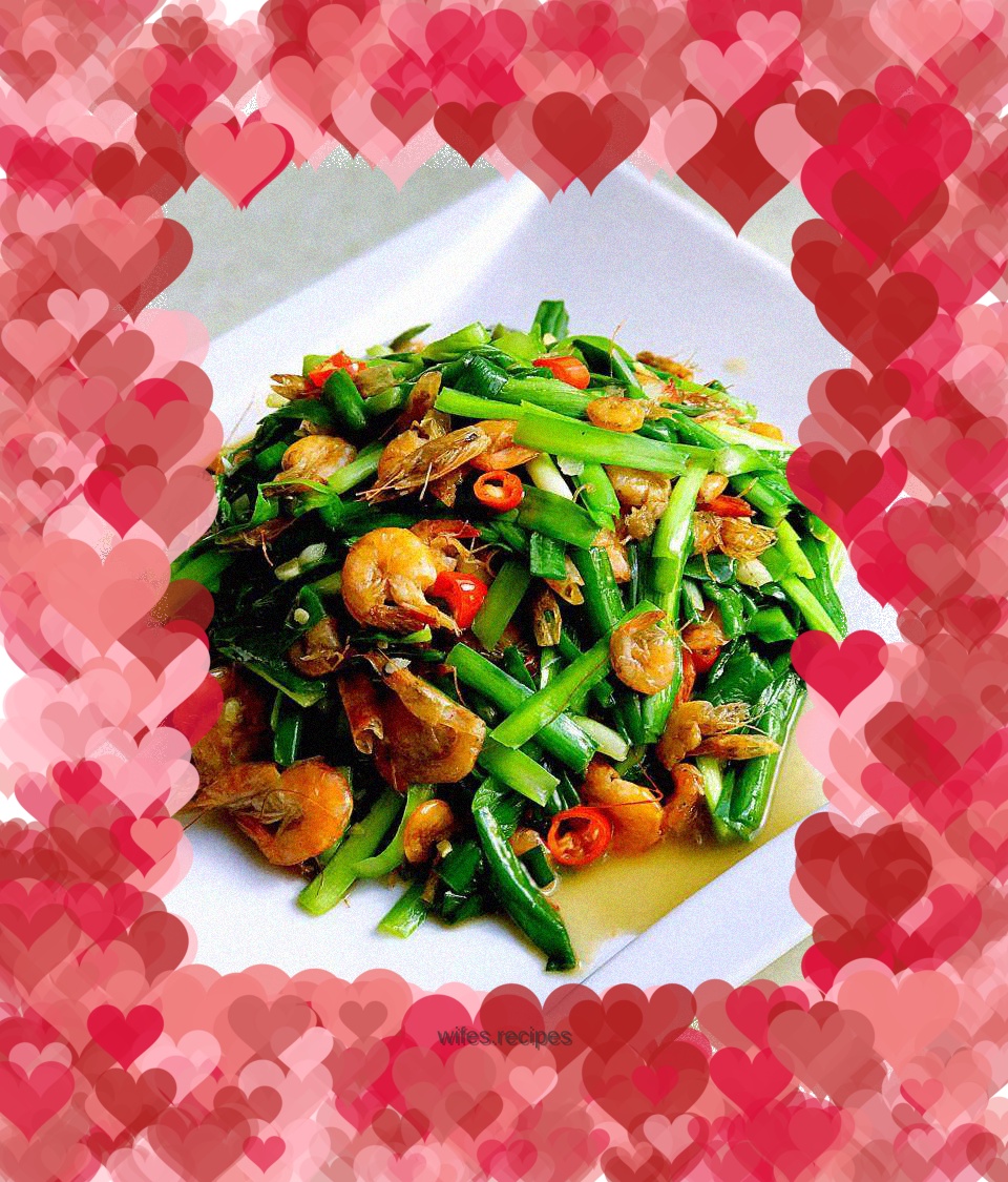 Stir-fried river shrimp with leeks
