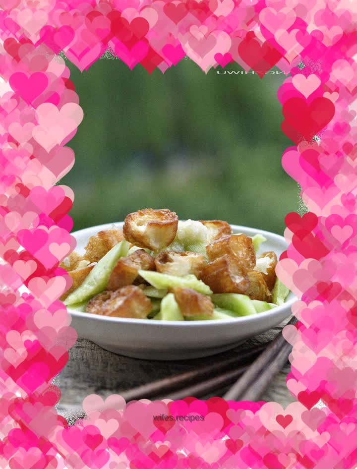 Fried dough sticks mixed with cucumber