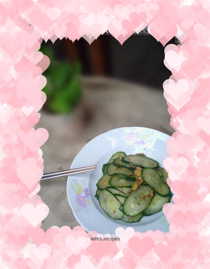 Stir-fried cucumber slices