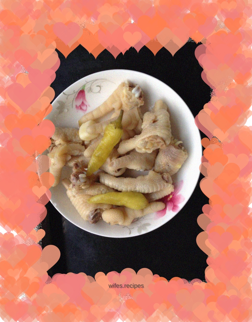 Pickled pepper chicken feet