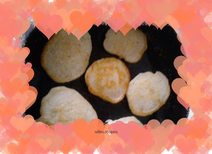 A gorgeous transformation of thick rice porridge - rice pancakes that are crispy on the outside and tender on the inside!