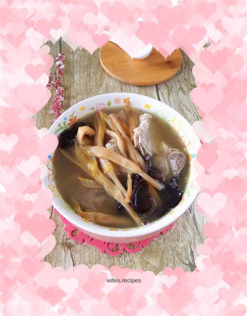 Daylily, fungus and bone soup