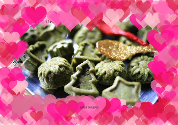 Christmas matcha cake