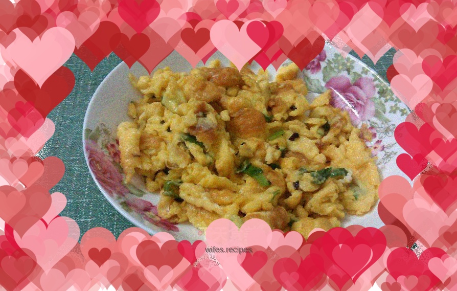Fried eggs with green onions