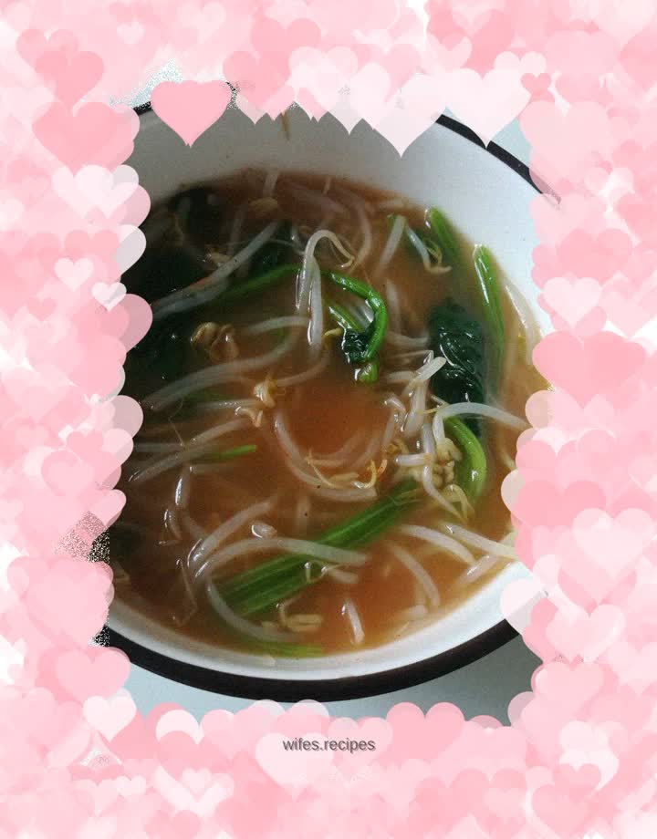 Spinach and bean sprout soup
