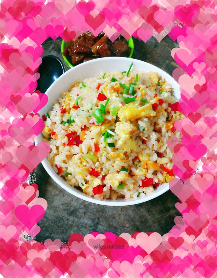 Fried rice with chopped pepper and egg