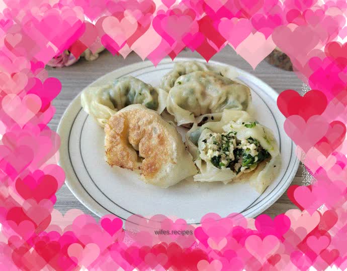 Fried wontons stuffed with shepherd's purse, tofu and meat