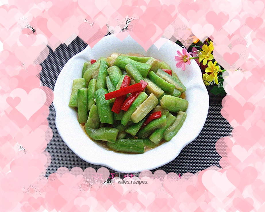 Stir-fried loofah with red pepper