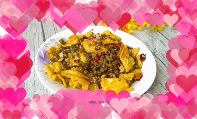 Scrambled eggs with pickled beans