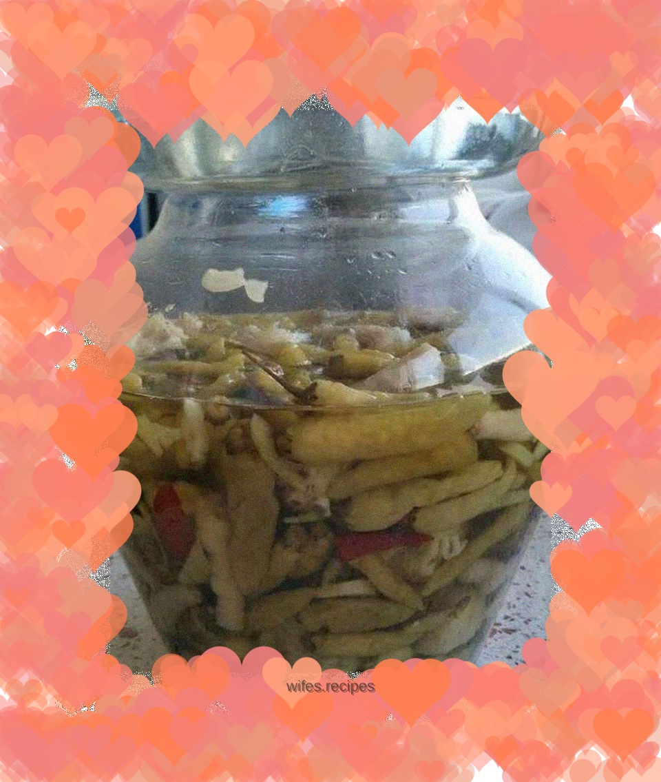 Pickled pepper chicken feet