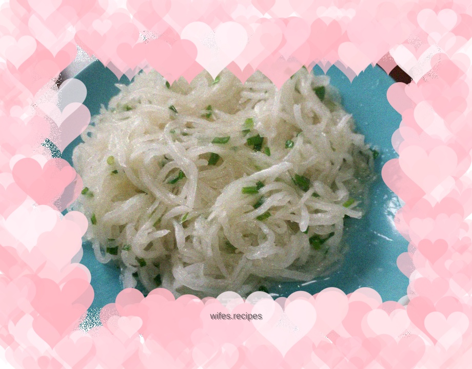 Scallion oil and white radish shreds