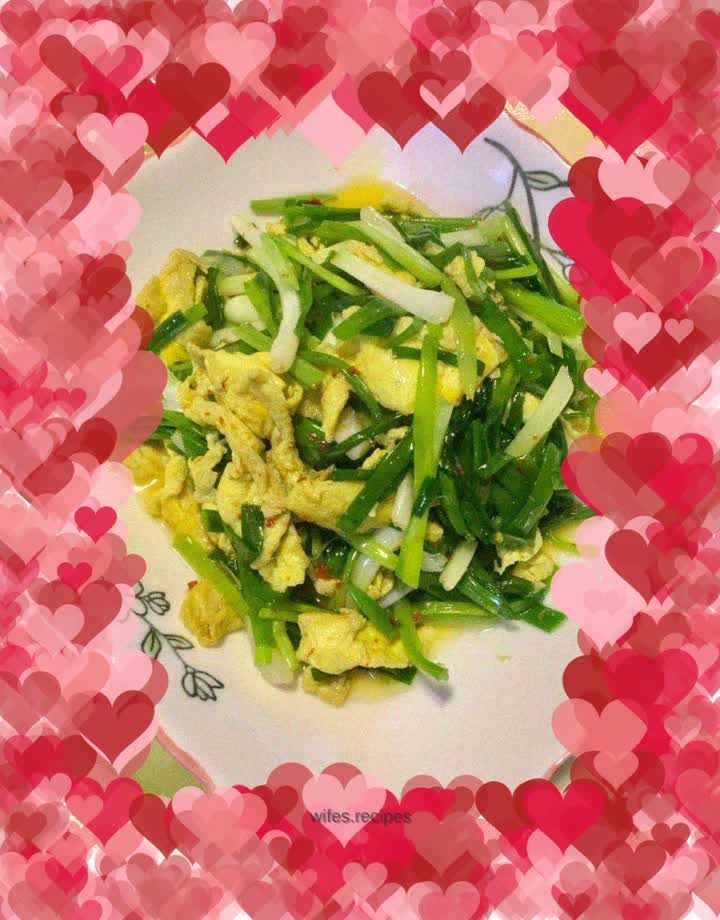 Fried eggs with green onions