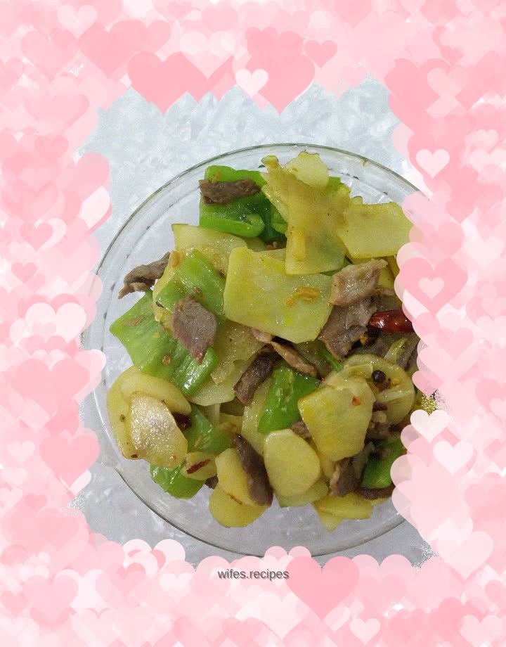 Pork slices with potatoes and green peppers