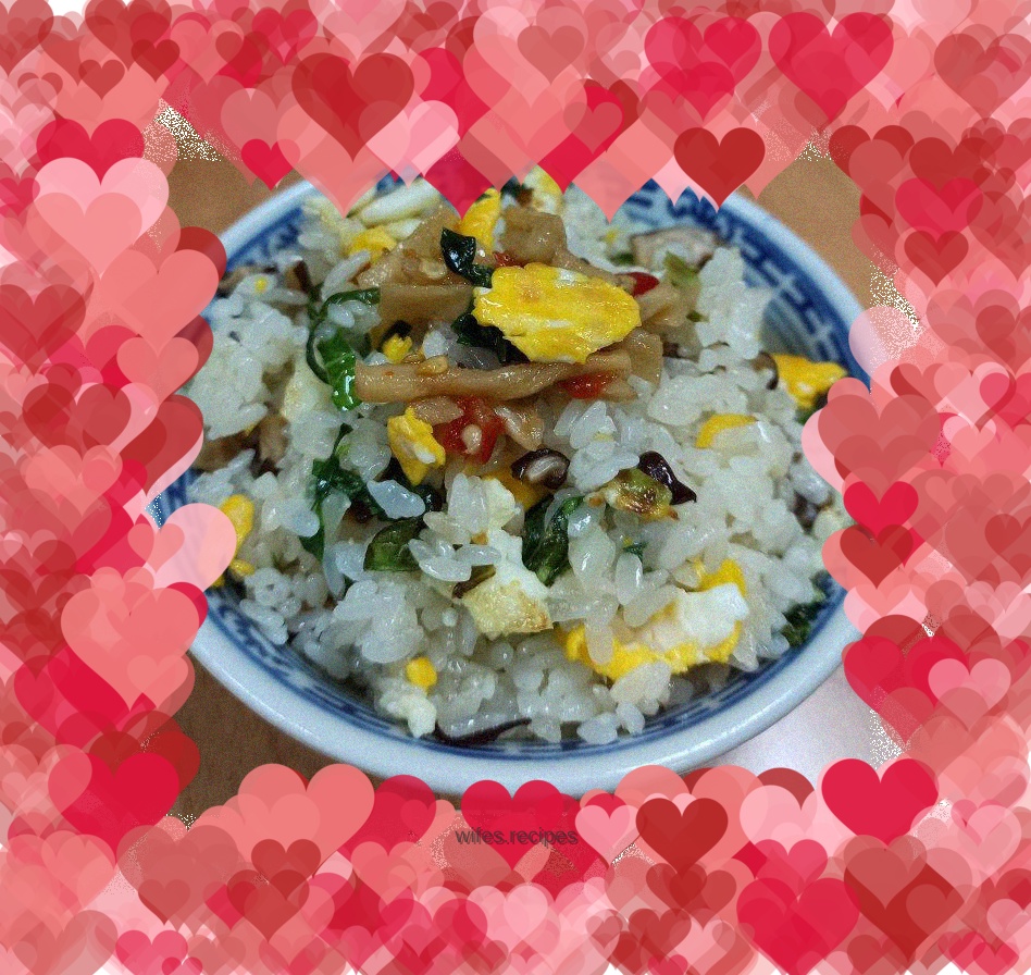 Fried rice with vegetables, mushrooms and eggs