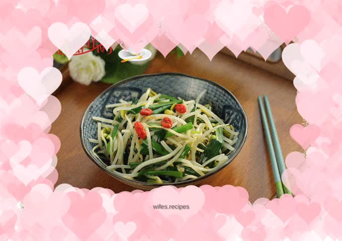 Stir-fried soybean sprouts with leeks