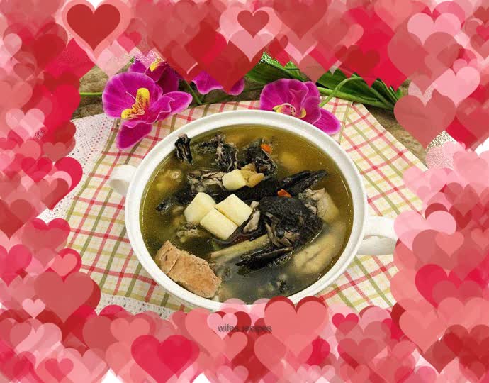 Yam and black-bone chicken soup