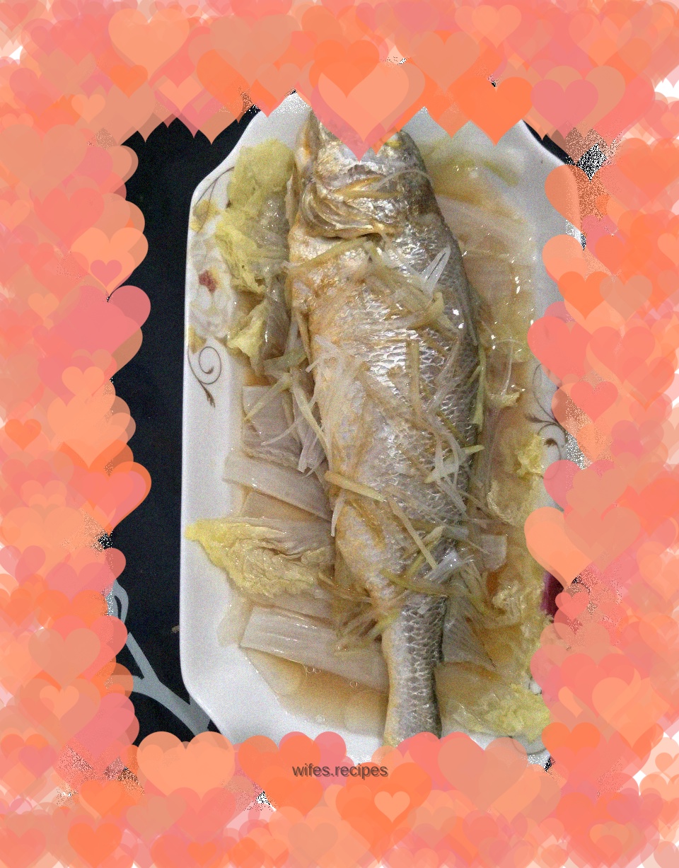 Oil-splashed large yellow croaker and baby cabbage