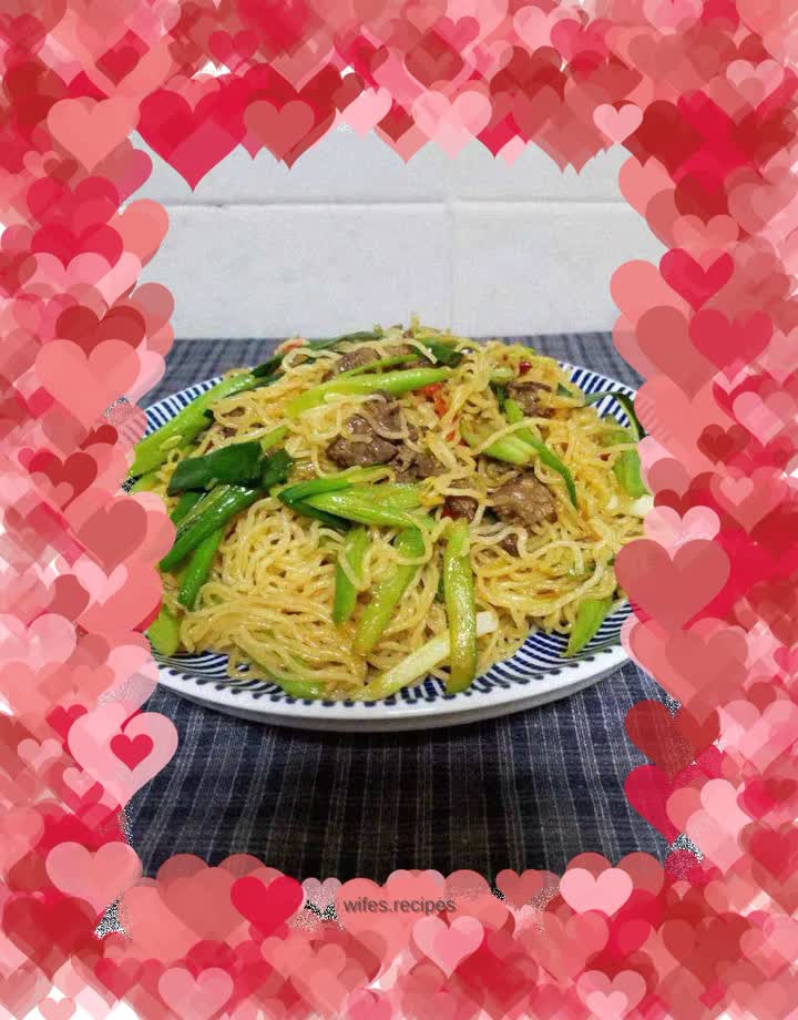 Fried rice noodles with beef and green beans