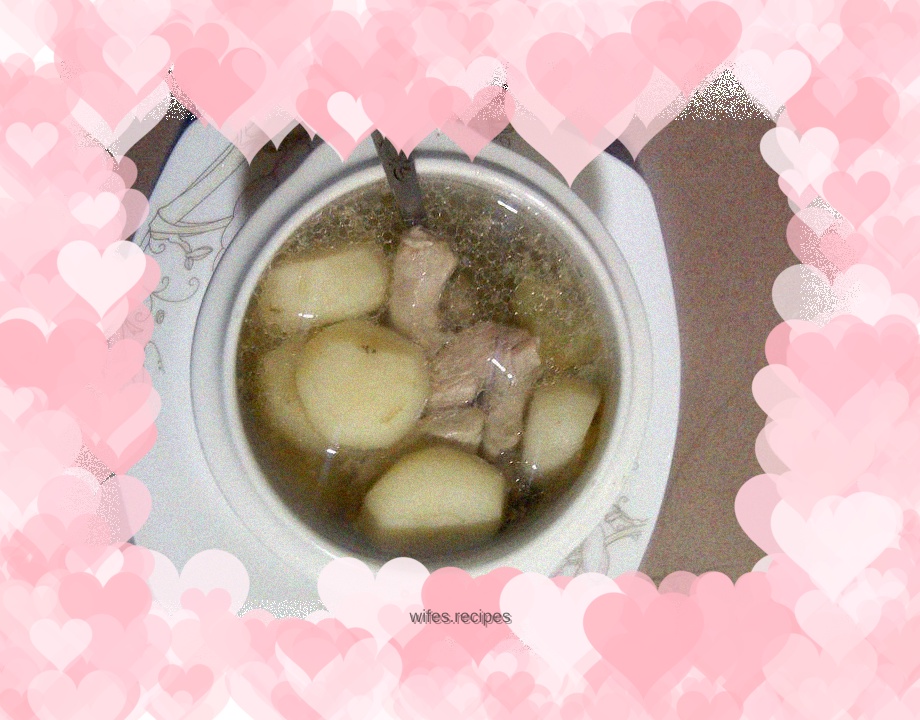 My son’s breakfast--Lean meat powder, sausage and water chestnut soup