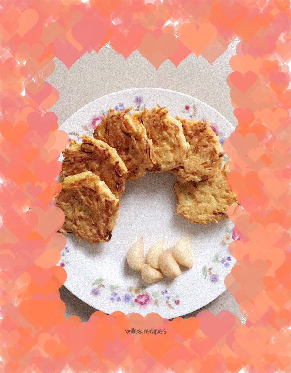 Pan-fried small potato cakes
