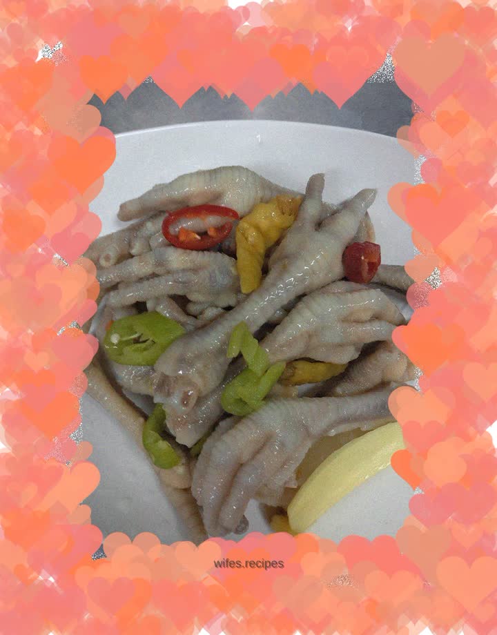 Pickled pepper chicken feet