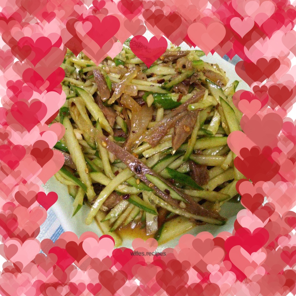 Beef tendon mixed with cucumber shreds
