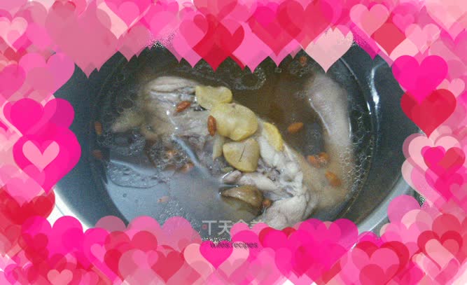 Chestnut stewed chicken soup