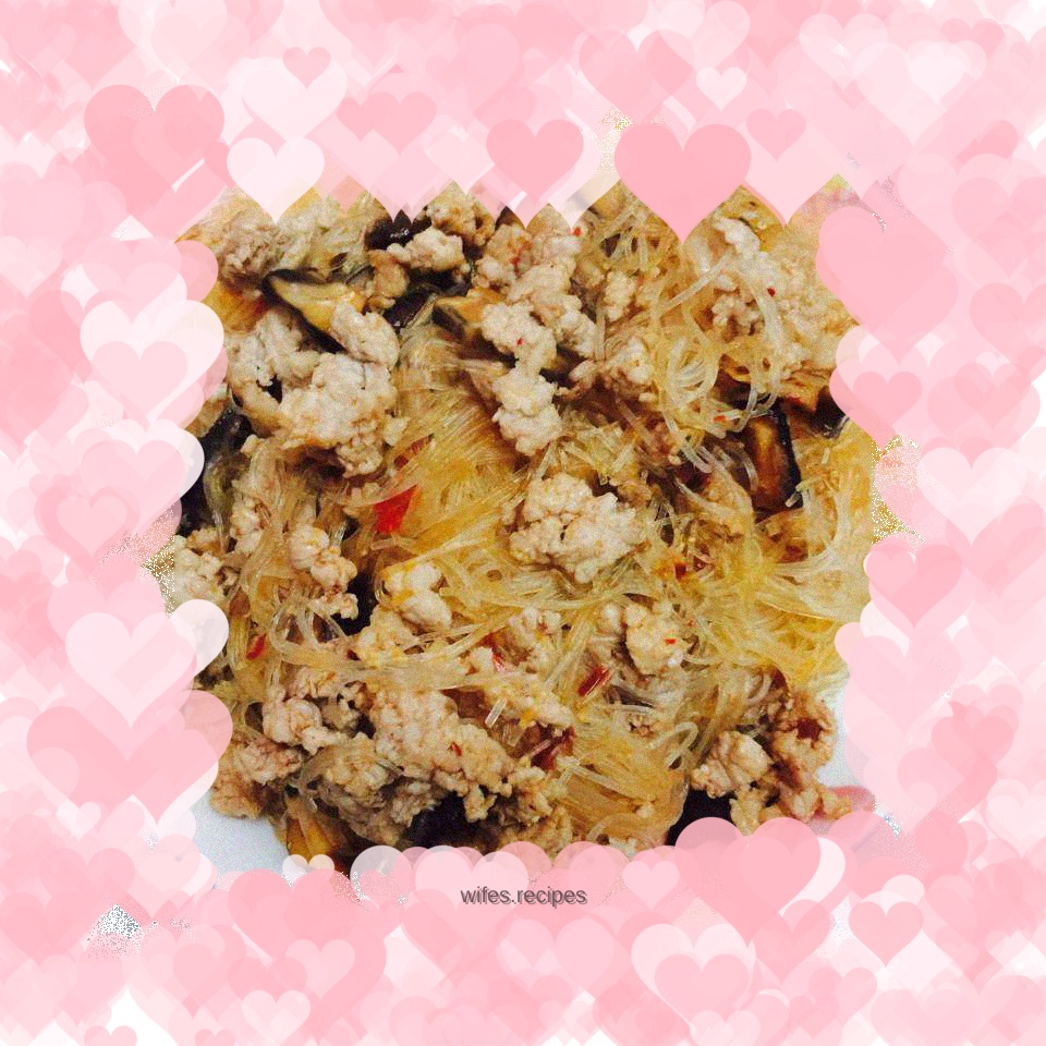 Ants climbing the tree